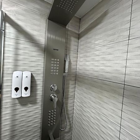 Habitacion Con Jacuzzi Y Bano Privado 马德里 外观 照片