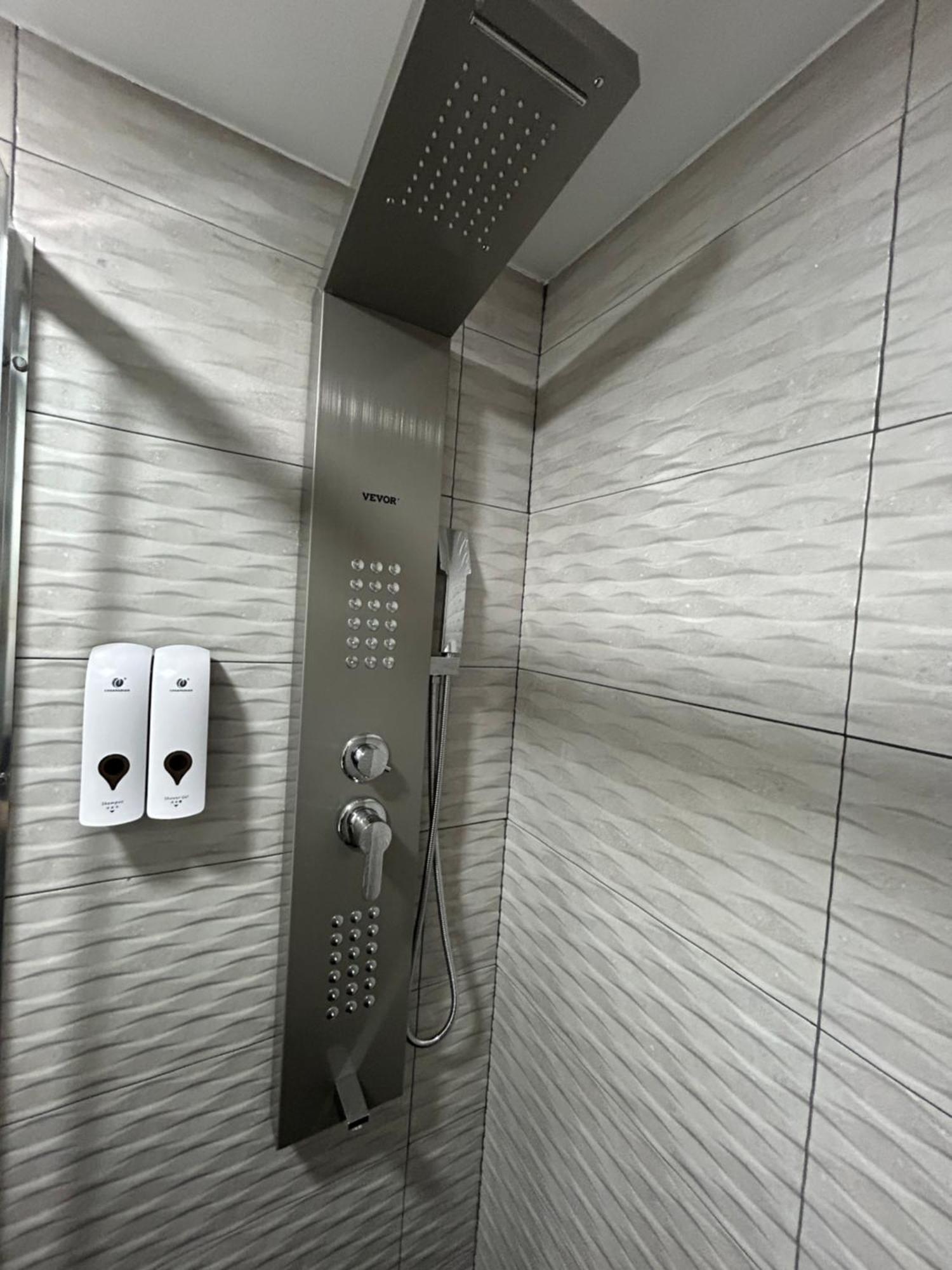 Habitacion Con Jacuzzi Y Bano Privado 马德里 外观 照片