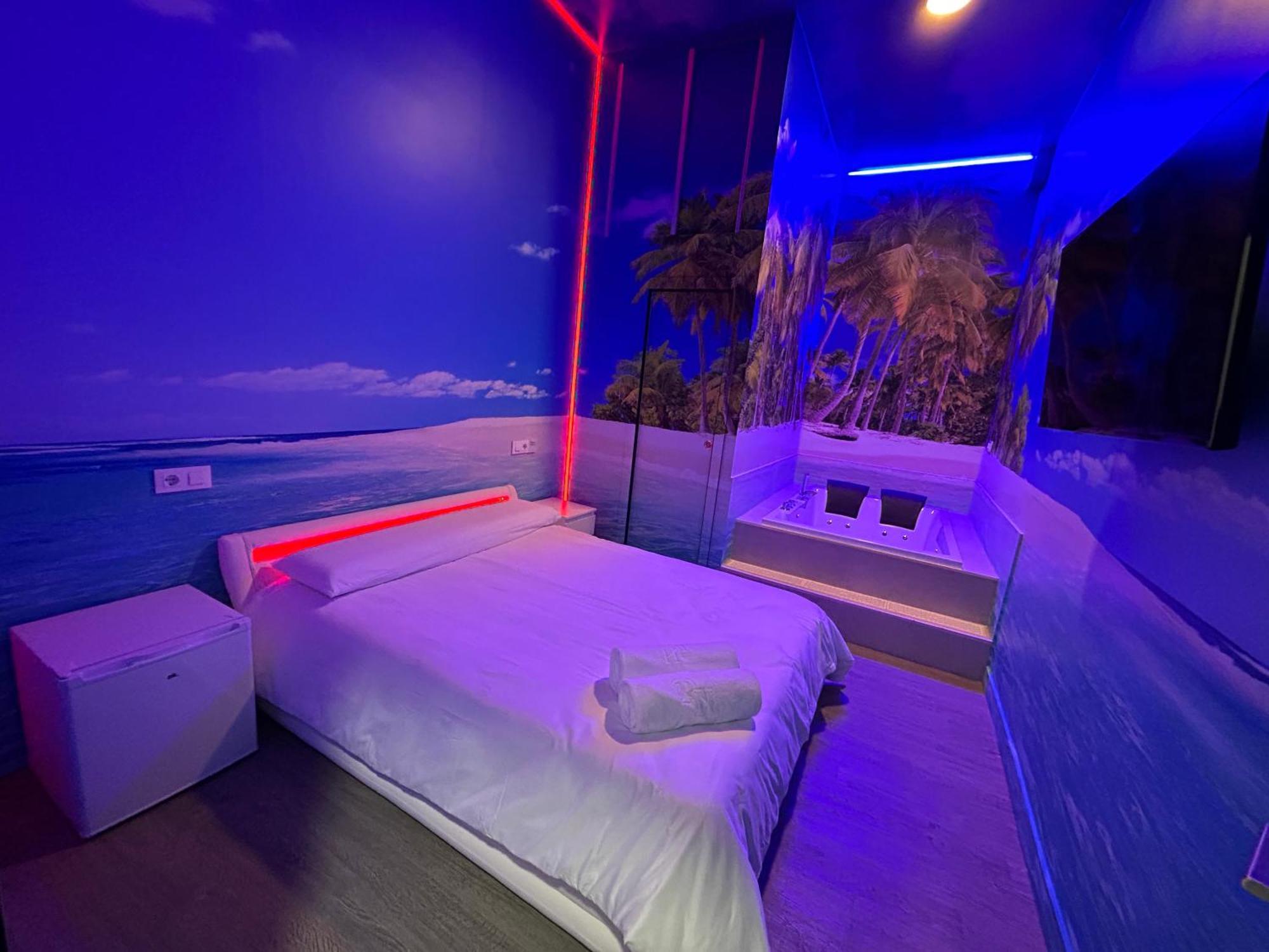 Habitacion Con Jacuzzi Y Bano Privado 马德里 外观 照片